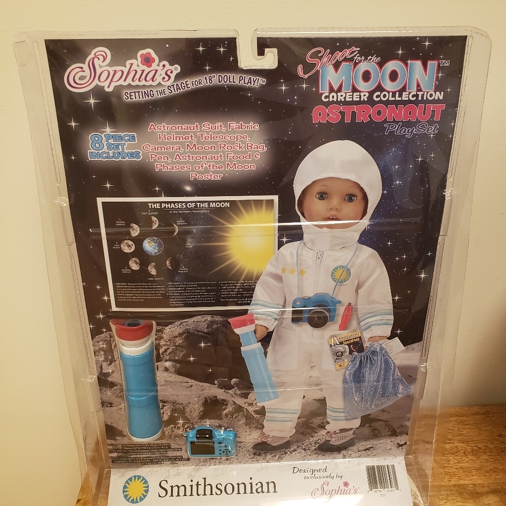 Smithsonian- Astronaut Shoot For The Moon
